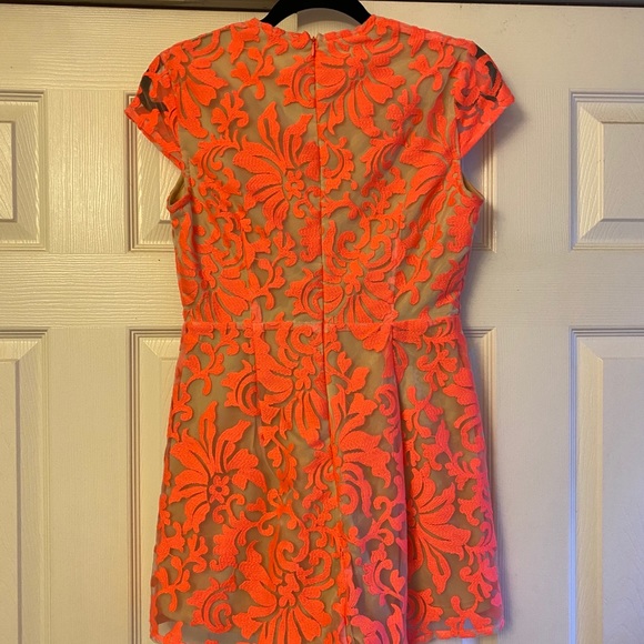 Deep V Romper - Picture 4 of 5